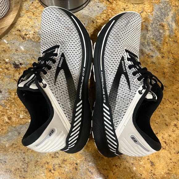 Brooks Adrenaline size 10 - Picture 6 of 8